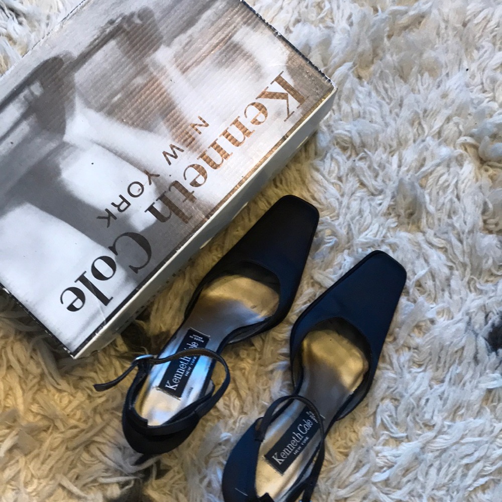 Ankle strap satin pumps - Picture 2 of 8